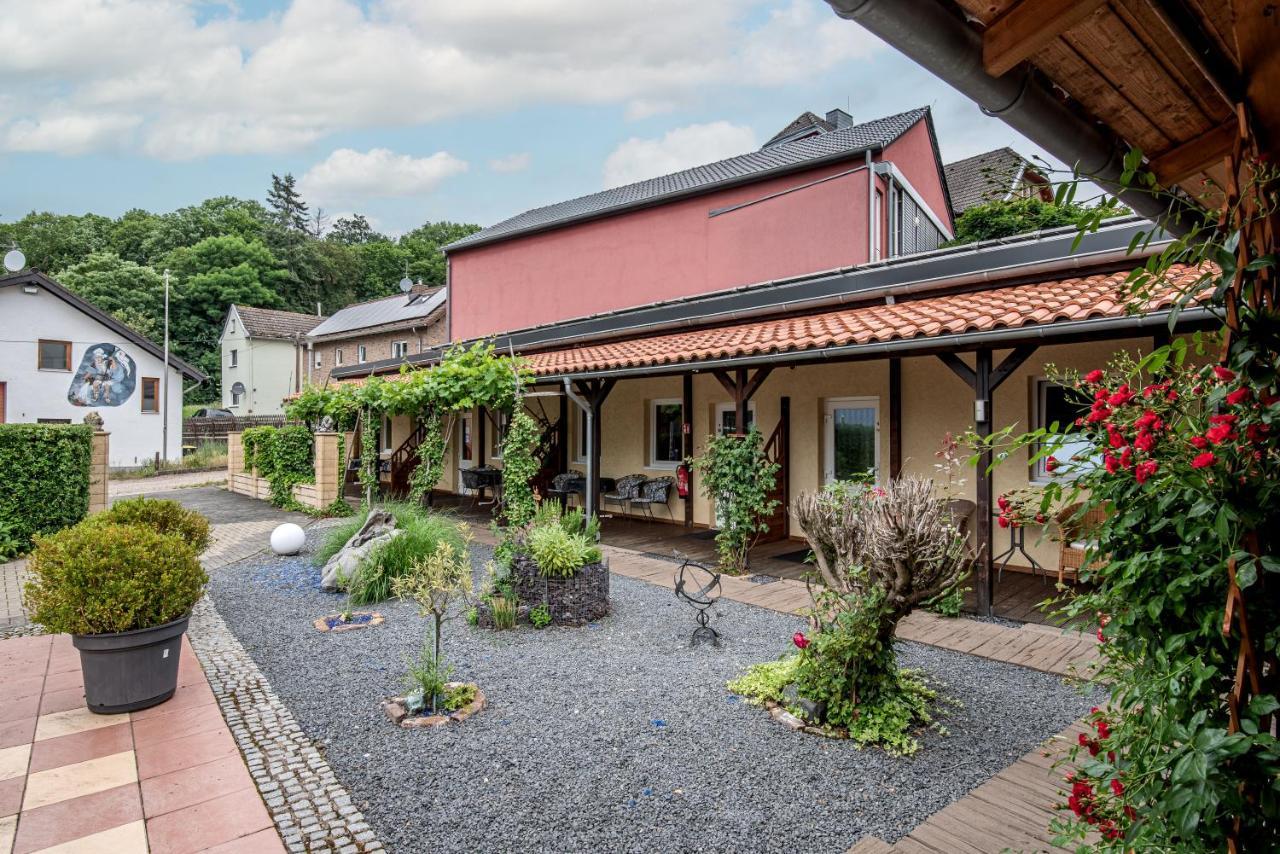 Land-Hotel Zum Schwan, Garni Weilerswist-Metternich, 3 E-Ladestationen, Naehe Phantasialand, Palmenparadies Euskirchen Exterior foto